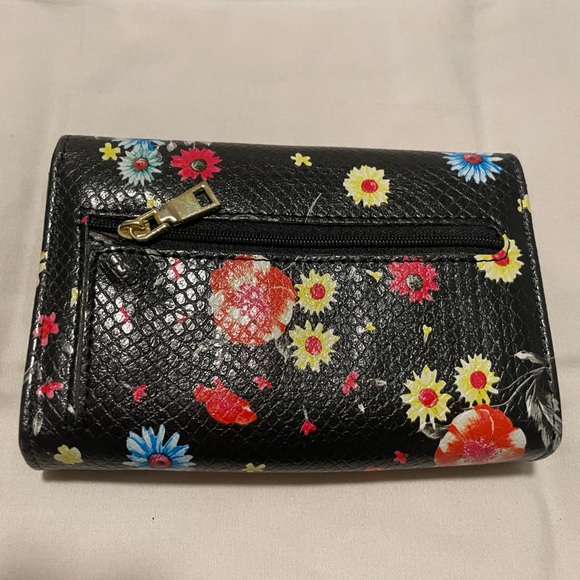 Floral Wallet Black Faux Leather NWOT - Picture 4 of 8